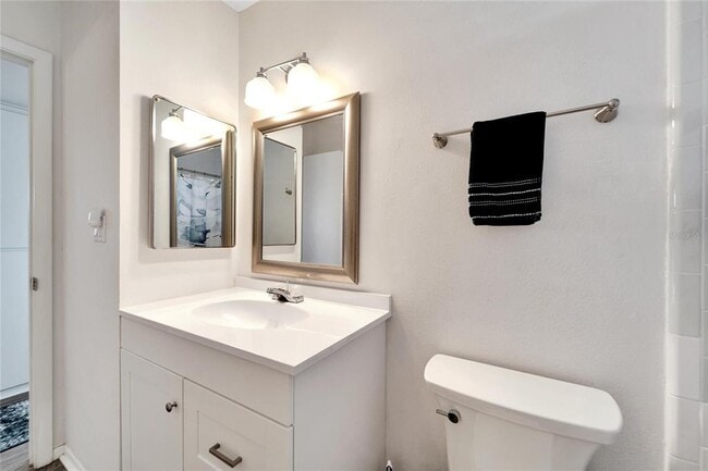 Building Photo - 1216 Hacienda Dr