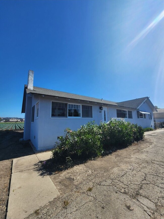Building Photo - Adorable and Spacious 4 Bedroom Farmhouse W/Bonus Room- Water, Trash and Wifi Included!