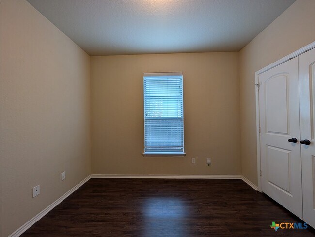 Building Photo - 298 Rosalie Dr