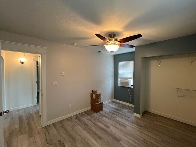 Building Photo - Cozy 2 Bedroom Home