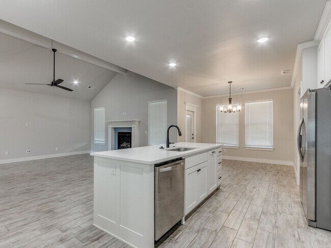 Building Photo - 3201 Hayven Cir