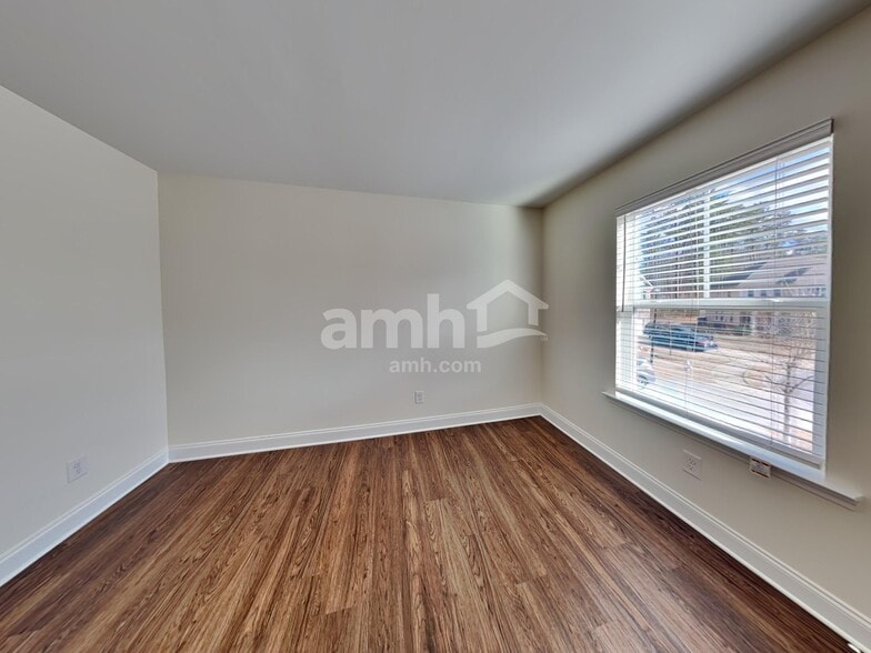 Building Photo - 3338 Okelly Dr