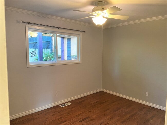 Building Photo - Classic Updated Home Near Whatcom Falls!