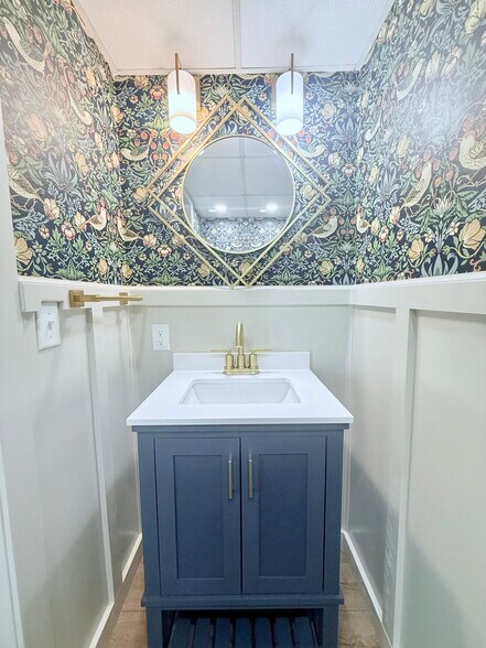 1/2 Bath - 1409 W 2nd St