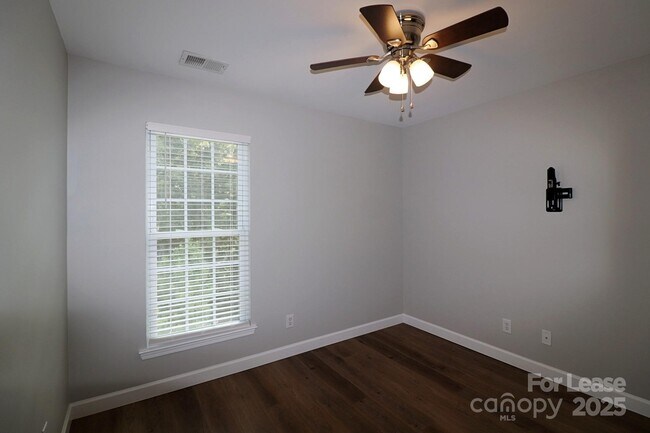 Building Photo - 564 6th Baxter Crossing