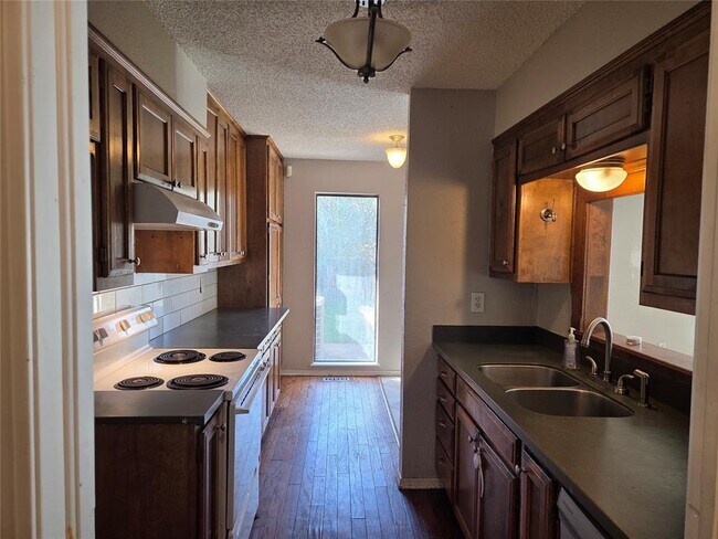 Building Photo - 317 Abilene Ave