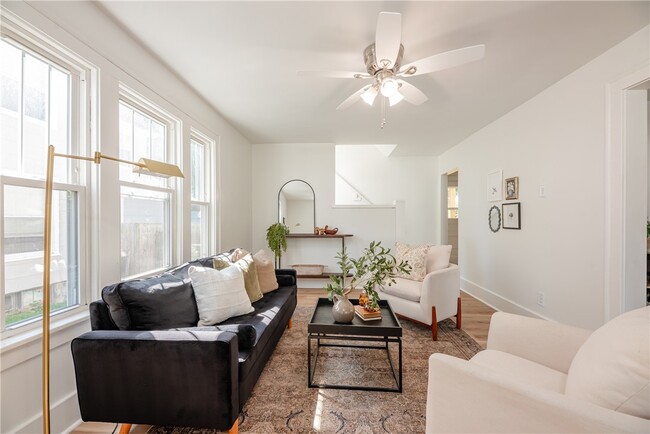 Building Photo - 116 W Spruce St