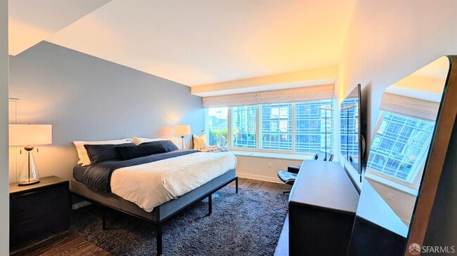 Building Photo - 301 Mission St