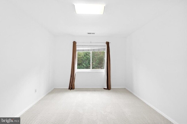 Building Photo - 6284 Rose Hill Dr