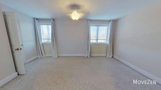 Building Photo - 2425 Vail Ave