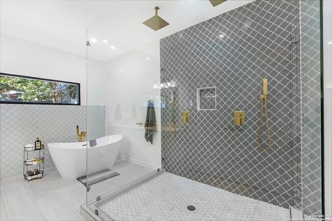 Building Photo - 423 College Blvd