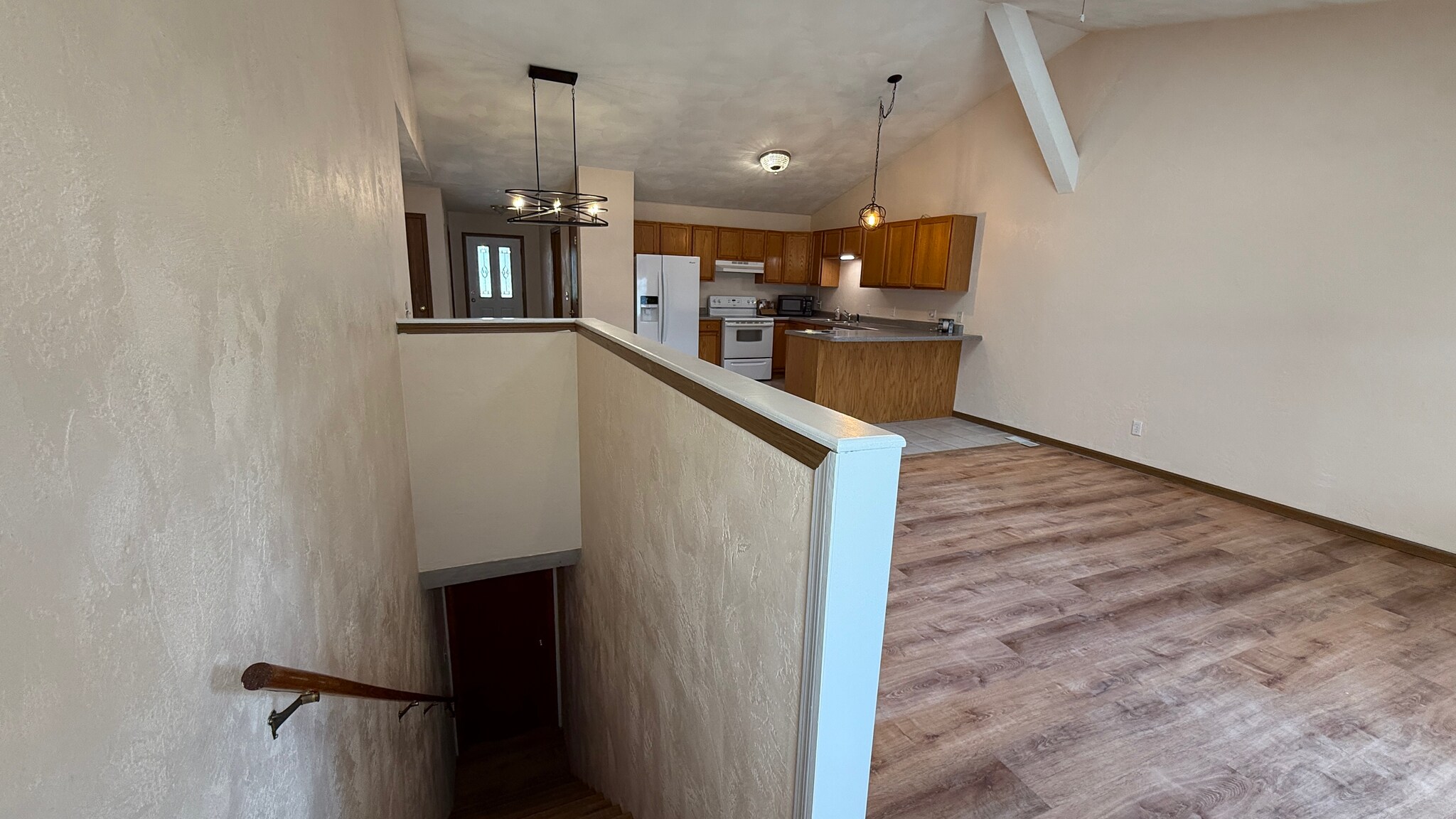 Building Photo - 213 Mueller Ln