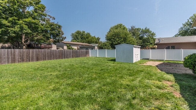 Building Photo - MULTI-LEVEL 3 BD, 2 BA HOUSE WITH FENCED IN YARD, DOUBLE ATTACHED GARAGE, SHED, MURPHY BED, 3 FAM...