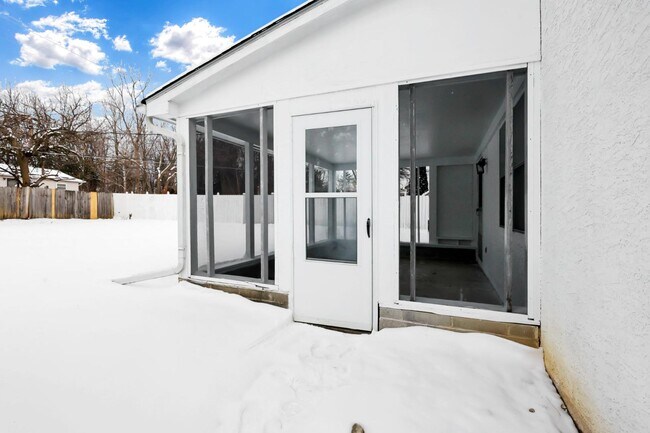 Building Photo - 3080 Pine Valley Rd