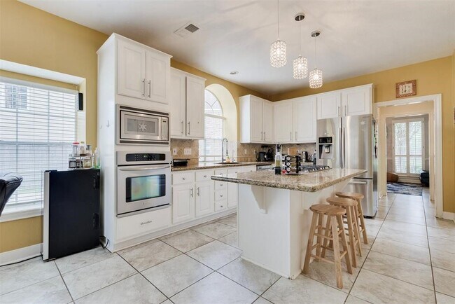 Building Photo - 14103 Heatherhill Pl