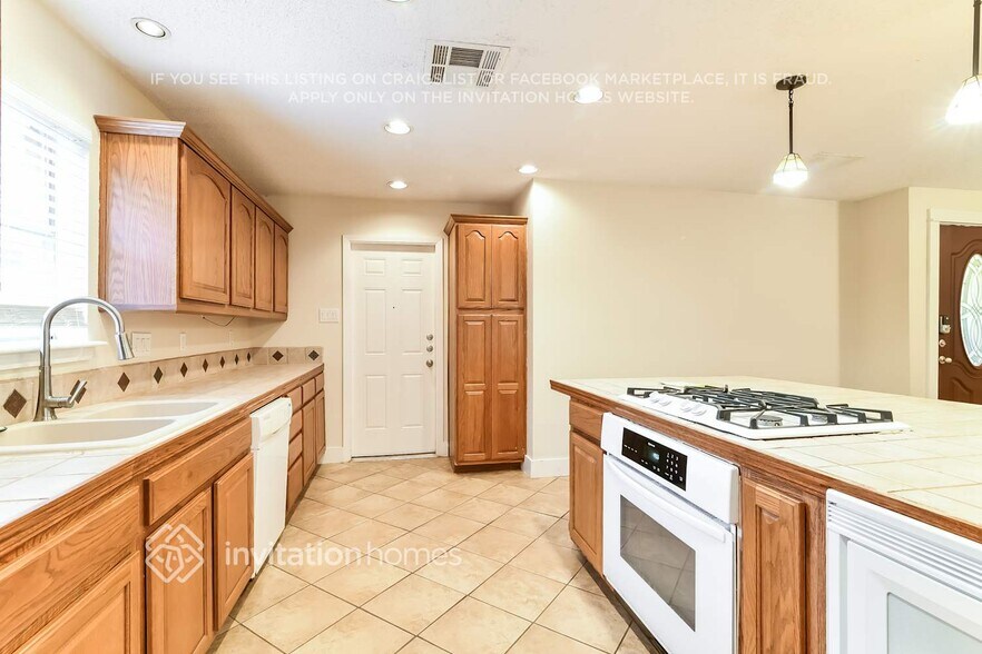 Building Photo - 2511 Peaceful Valley Dr