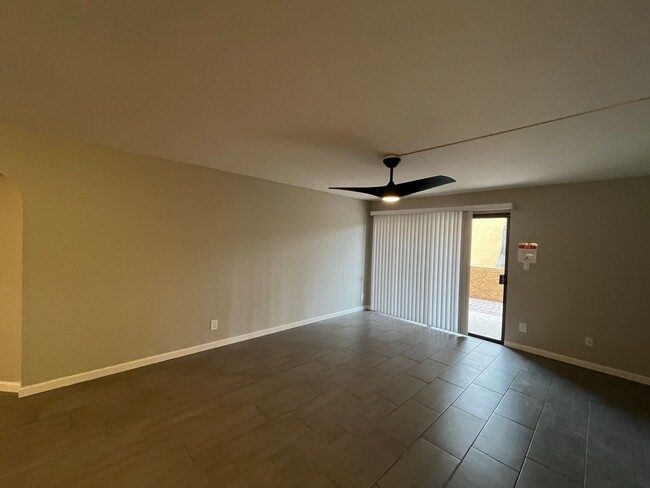 Building Photo - 2 Bedroom Condo in the Scottsdale Terrace ...