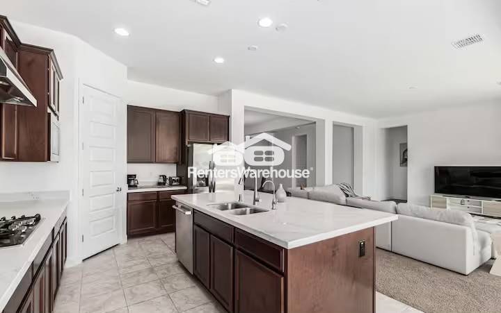 Building Photo - 8615 W Solano Dr