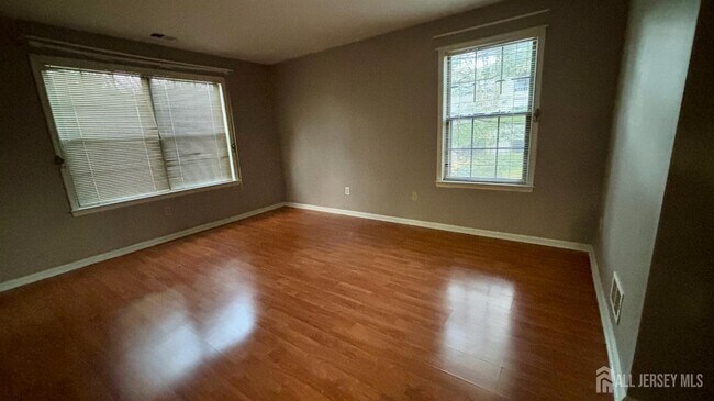 Building Photo - 1107 Woodhaven Dr