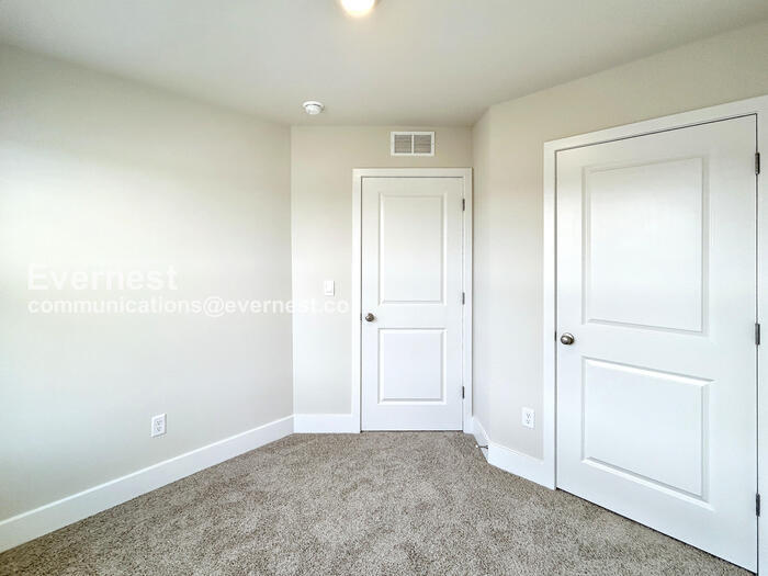 Building Photo - 191 Sioux Lp