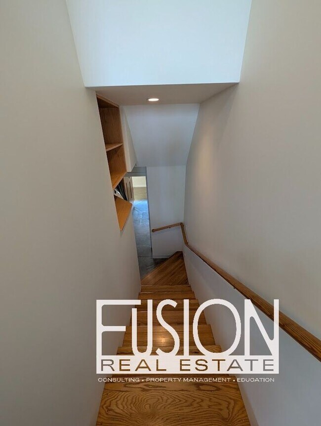 Building Photo - 11 Lakeview Terrace