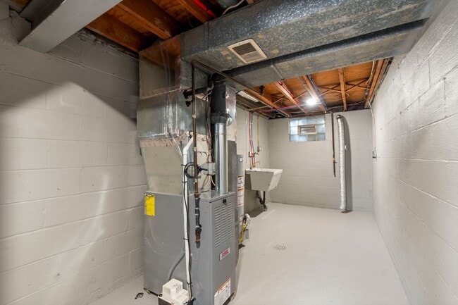 Building Photo - AVAILABLE NOW!! Fully RENOVATED 3 bedroom TOWNHOME in WEST MIFFLIN! COME CHECK IT OUT!