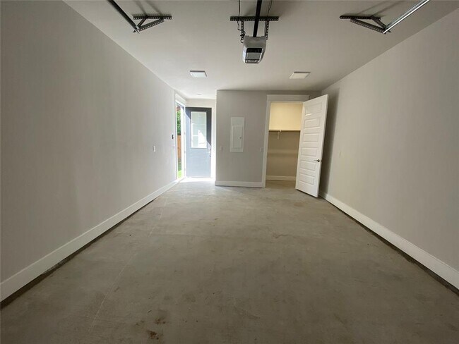 Building Photo - 6920 Bethune Ave