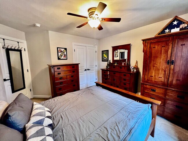 Building Photo - Gorgeous Home in the heart of Bayview Beach