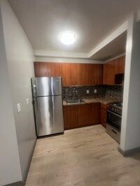 Building Photo - 499 Allen St