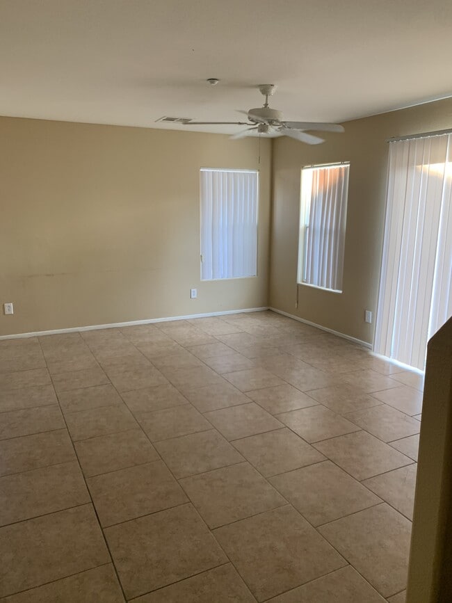 Building Photo - 1142 Paradise Garden Dr
