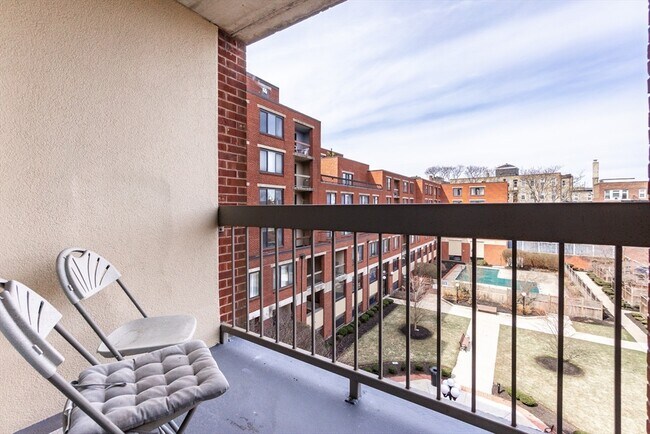 Building Photo - 85 Brainerd Rd