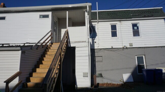 Building Photo - 1621 Stratford Ave