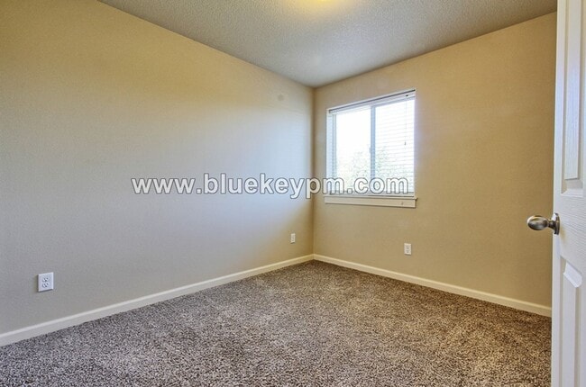 Building Photo - 3 Bed 2.5 Bath Home in Hazel Dell w/ Easy Access to I-5 and SR 500