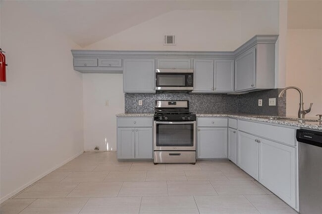 Building Photo - 15331 Peachmeadow Ln