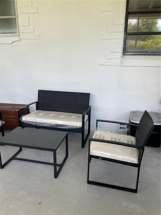 Building Photo - 5800 SW 61st St