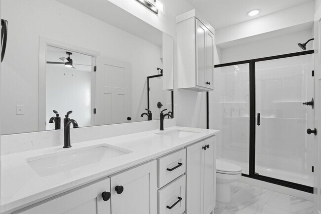 Building Photo - 3 Bed | 2 Bath Luxury Duplex