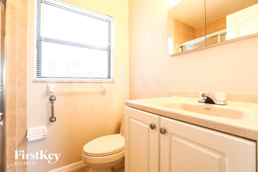 Building Photo - 21435 Gibralter Dr