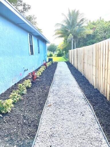 Building Photo - 610 SE 2nd Ave