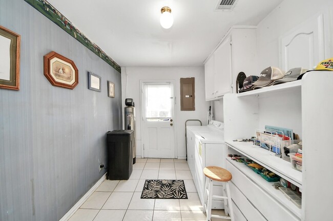 Building Photo - 17 Winged Foot Dr