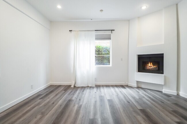 Building Photo - 11920 Goshen Ave