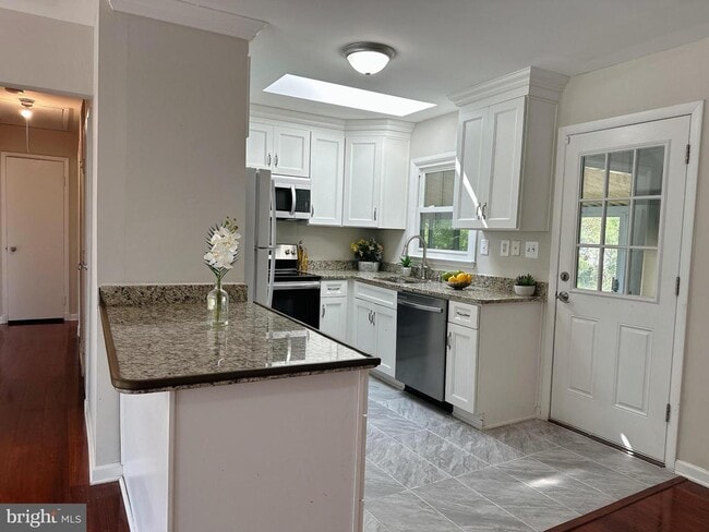 Building Photo - 6732 Harrison Ln