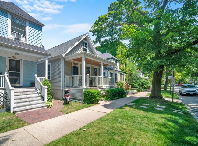 Building Photo - 823 Hamlin St