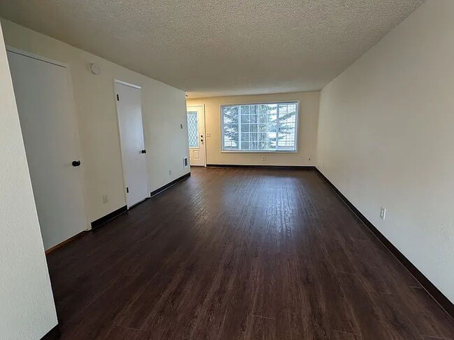 Building Photo - Available Now! Pet-Friendly 2 Bed/ 1.5 Bath with Patio & Parking