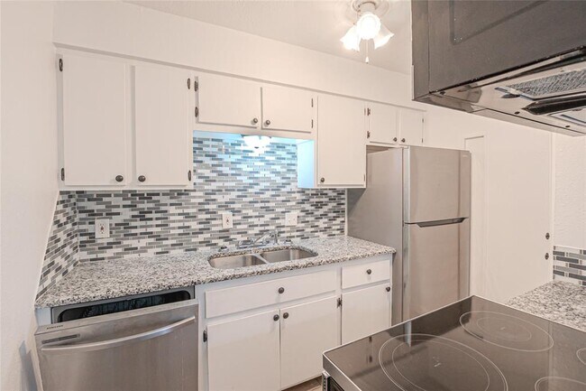 Building Photo - 6038 Northwest Expy