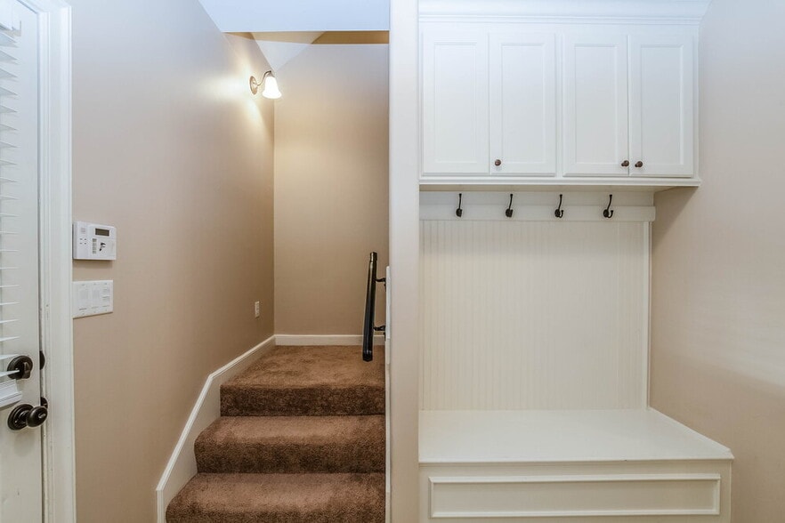 Building Photo - 65 Ridgefield Dr