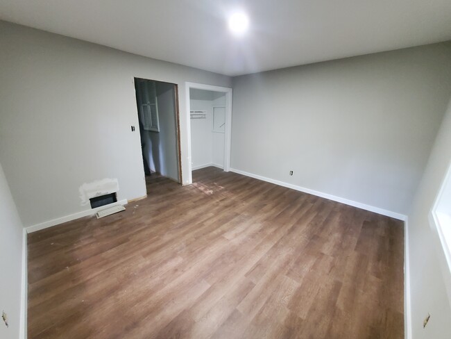 Building Photo - 68 Willow Way