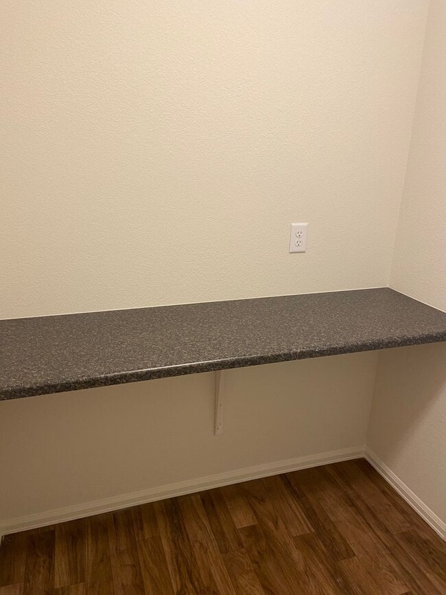 Building Photo - $250 off first months rent! 3 bedroom, 3 bath home in Raindance Community.