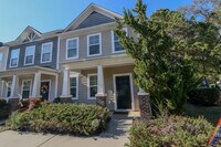 Building Photo - 215 Favorite Dr