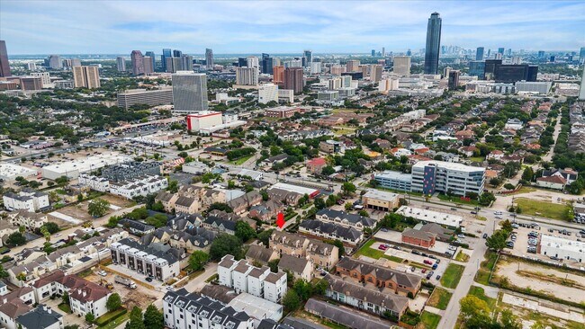 Building Photo - 5629 Dolores St