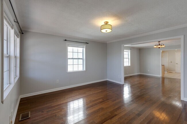 Building Photo - 2412 Chapel Ave